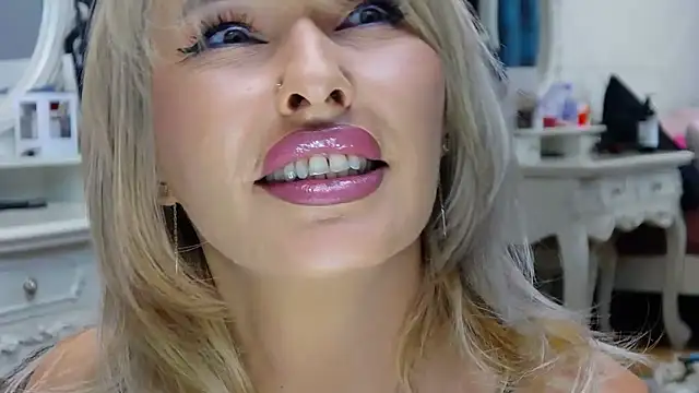 IssaSmith online show from 25, 10, 2025