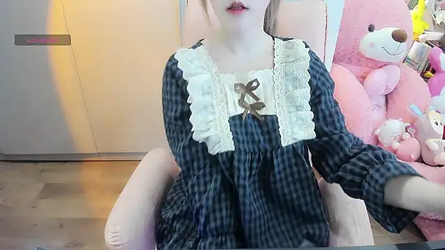 Snapshot of _Dau_ chatting on 4, 1, 2025  Dau  online show from 4, 1, 2025