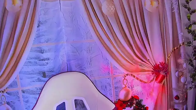 Snapshot of GilaKat chatting on 4, 12, 2024 GilaKat online show from 4, 12, 2024