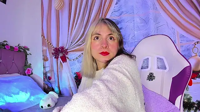 Snapshot of GilaKat chatting on 24, 12, 2024 GilaKat online show from 24, 12, 2024