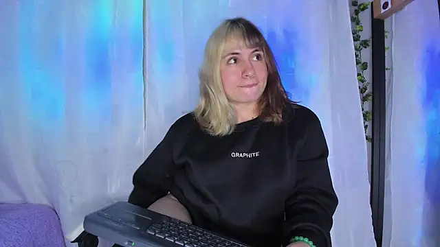 Snapshot of GilaKat chatting on 23, 1, 2025 GilaKat online show from 23, 1, 2025