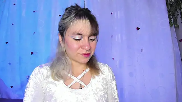 Snapshot of GilaKat chatting on 2, 3, 2025 GilaKat online show from 2, 3, 2025