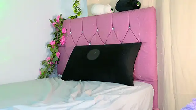 Snapshot of GilaKat chatting on 27, 9, 2025 GilaKat online show from 27, 9, 2025