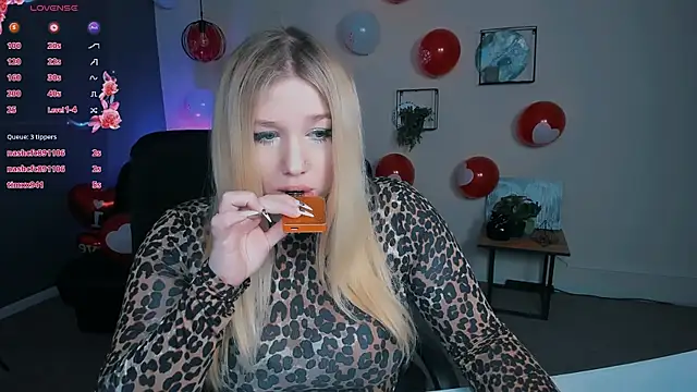 juli kisss online show from 15, 2, 2025