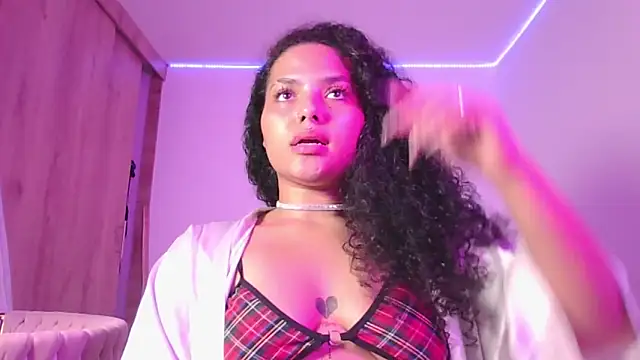 Snapshot of abril_ricci chatting on 20, 10, 2025 abril ricci online show from 20, 10, 2025