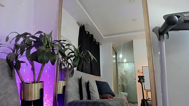 aaroncolombia online show from 8, 4, 2026