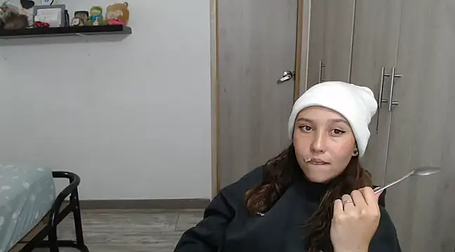 Skarlet Adams28 online show from 10, 1, 2025