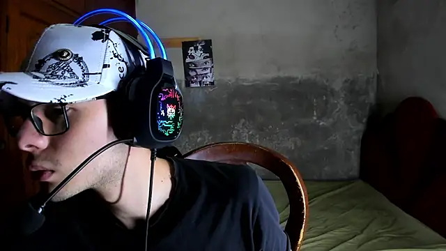 Snapshot of bruce_kane21 chatting on 5, 11, 2025 bruce kane21 online show from 5, 11, 2025