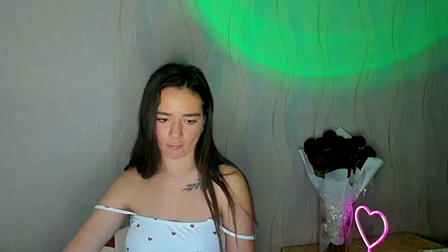 Bella XO online show from 7, 10, 2025