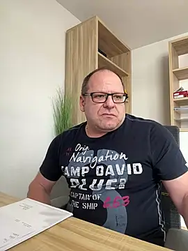 coupleLatinaLovers online show from 2, 1, 2025