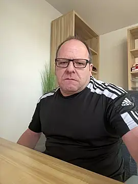 coupleLatinaLovers online show from 24, 1, 2025