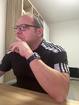 coupleLatinaLovers online show from 25, 2, 2026