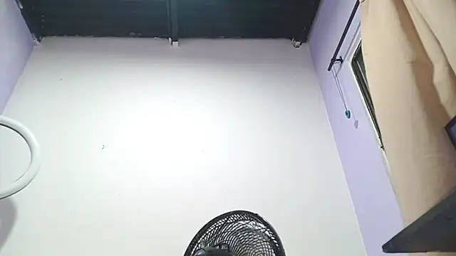 PetiteIvoryQueen19 online show from 28, 1, 2025