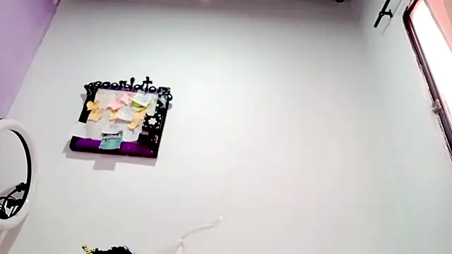 PetiteIvoryQueen19 online show from 6, 2, 2026