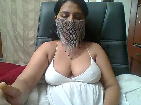 kamayanisingh24 online show from 25, 1, 2025