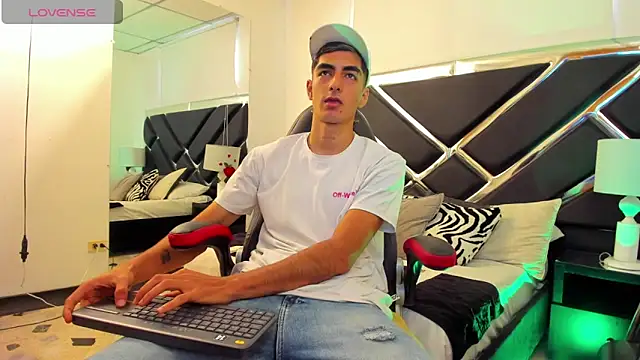 Snapshot of DimitryHank chatting on 28, 12, 2024 DimitryHank online show from 28, 12, 2024