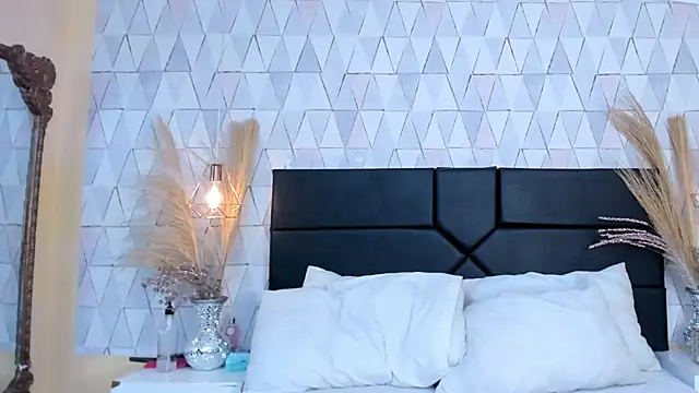 JustinePerry online show from 5, 4, 2026