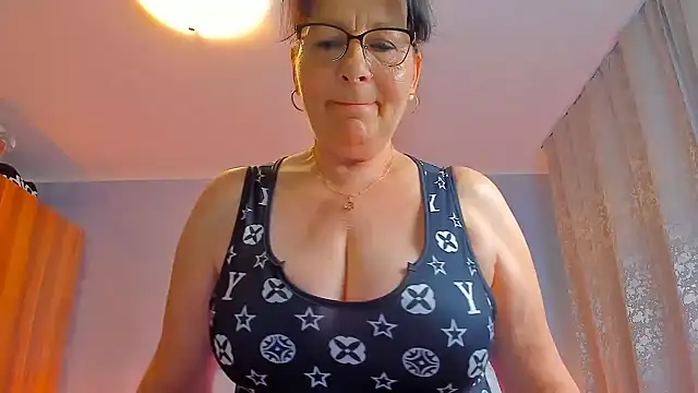 Snapshot of sweetangell69_ chatting on 18, 6, 2026 sweetangell69 online show from 18, 6, 2026