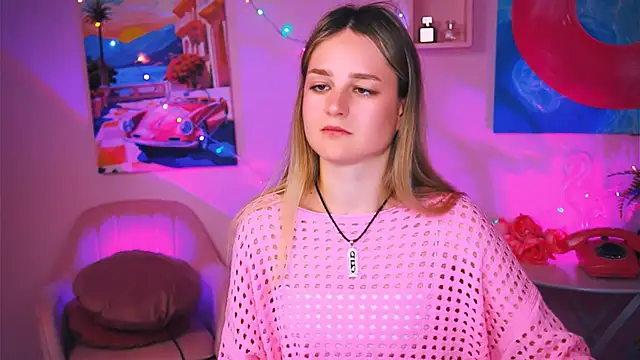 Snapshot of DeboraLarson chatting on 13, 12, 2024 DeboraLarson online show from 13, 12, 2024