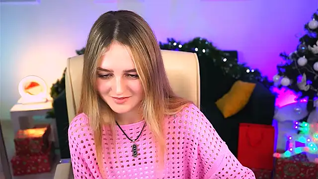 Snapshot of DeboraLarson chatting on 21, 12, 2024 DeboraLarson online show from 21, 12, 2024