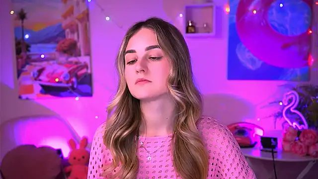 Snapshot of DeboraLarson chatting on 17, 2, 2025 DeboraLarson online show from 17, 2, 2025