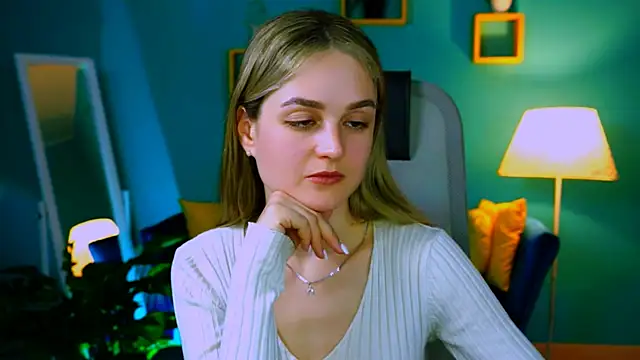 Snapshot of DeboraLarson chatting on 9, 3, 2025 DeboraLarson online show from 9, 3, 2025