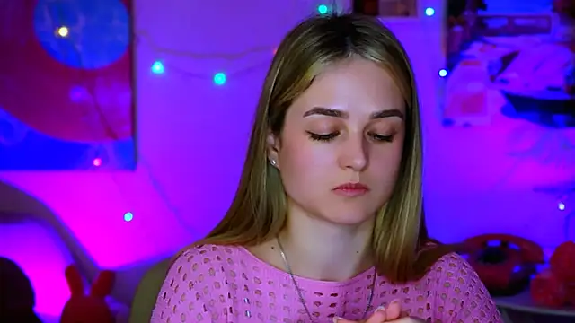 Snapshot of DeboraLarson chatting on 21, 3, 2025 DeboraLarson online show from 21, 3, 2025