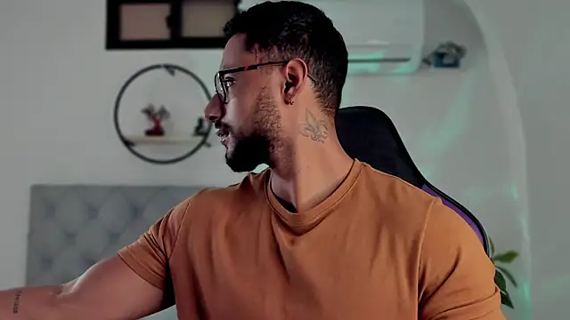 LiamGarcia1 online show from 6, 1, 2025