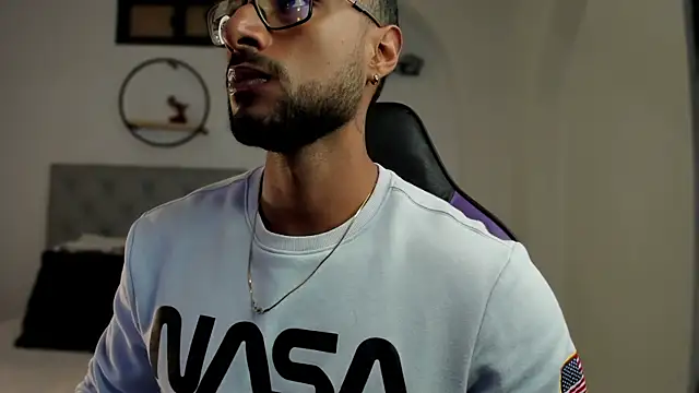 LiamGarcia1 online show from 3, 2, 2025