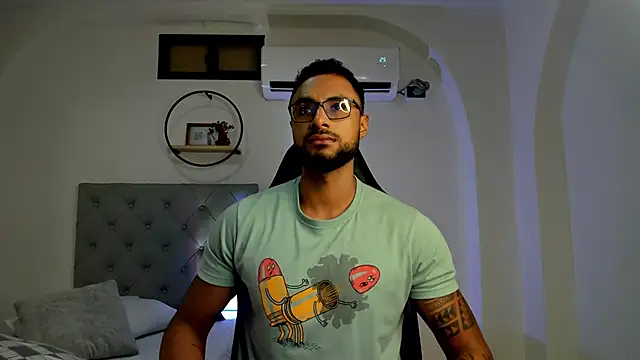 LiamGarcia1 online show from 19, 2, 2025