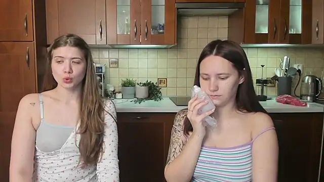 HotCaramellsTV online show from 18, 6, 2026
