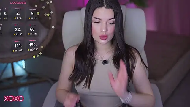 YourLolaBunny online show from 10, 4, 2026