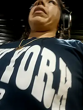 Karenn12 online show from 6, 11, 2025