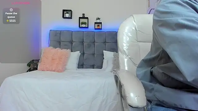 Damian23   online show from 4, 3, 2025