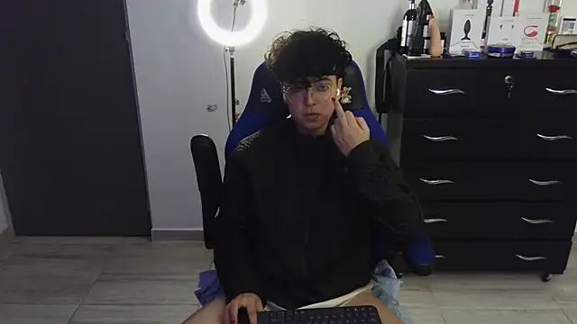 thomascooper7 online show from 17, 2, 2025