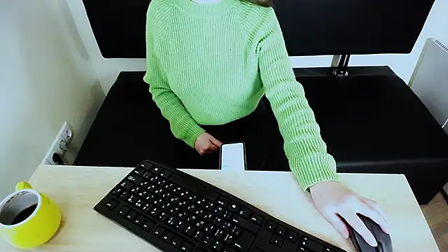 LaimaV  online show from 26, 10, 2025