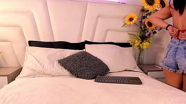 Nessa2905 online show from 24, 9, 2025