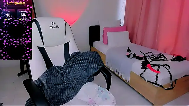 Snapshot of love_insidee chatting on 7, 2, 2025 love insidee online show from 7, 2, 2025