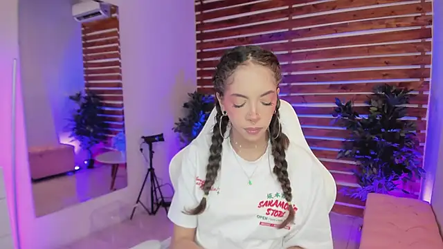 Sapphire Venuss online show from 2, 3, 2026