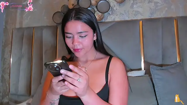 Snapshot of KimDevinne chatting on 17, 5, 2026 KimDevinne online show from 17, 5, 2026