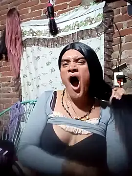 Snapshot of yovana13 chatting on 29, 9, 2025 yovana13 online show from 29, 9, 2025