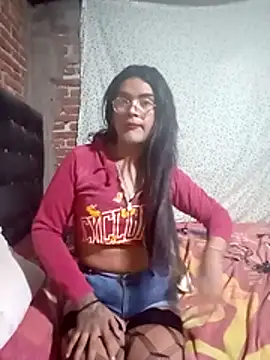 Snapshot of yovana13 chatting on 29, 10, 2025 yovana13 online show from 29, 10, 2025