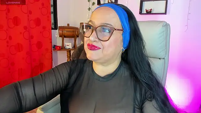 Gia Nahomi online show from 4, 3, 2026