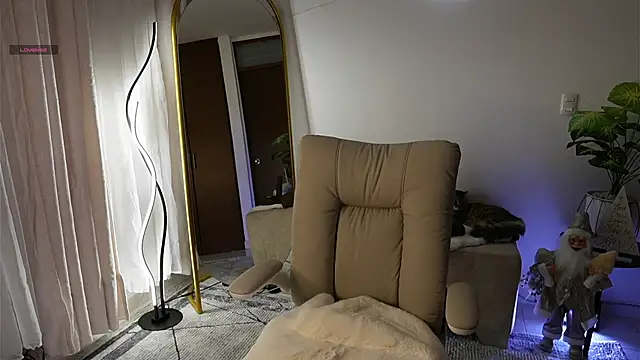 Snapshot of yourlilo24 chatting on 28, 11, 2025 yourlilo24 online show from 28, 11, 2025