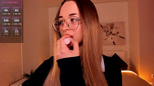 Tiffanyhunt online show from 10, 11, 2025