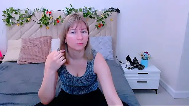 Snapshot of Incredible_Ariela chatting on 4, 3, 2026 Incredible Ariela online show from 4, 3, 2026