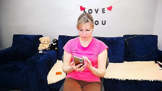 Snapshot of Incredible_Ariela chatting on 5, 4, 2026 Incredible Ariela online show from 5, 4, 2026