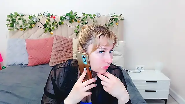 Snapshot of Incredible_Ariela chatting on 9, 4, 2026 Incredible Ariela online show from 9, 4, 2026