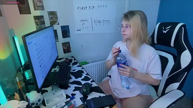 JacyWinslat online show from 25, 2, 2025