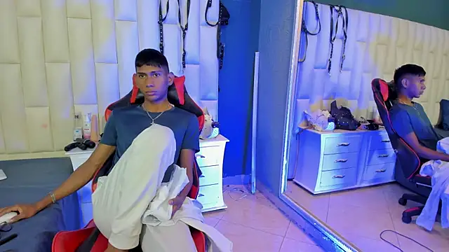 Nick Collins18 online show from 5, 2, 2025